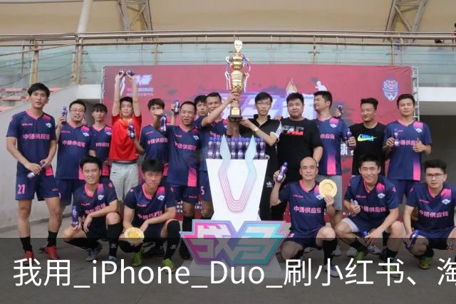 我用 iPhone Duo 刷小红书、淘宝、飞书，发现作用不只是装「阔」